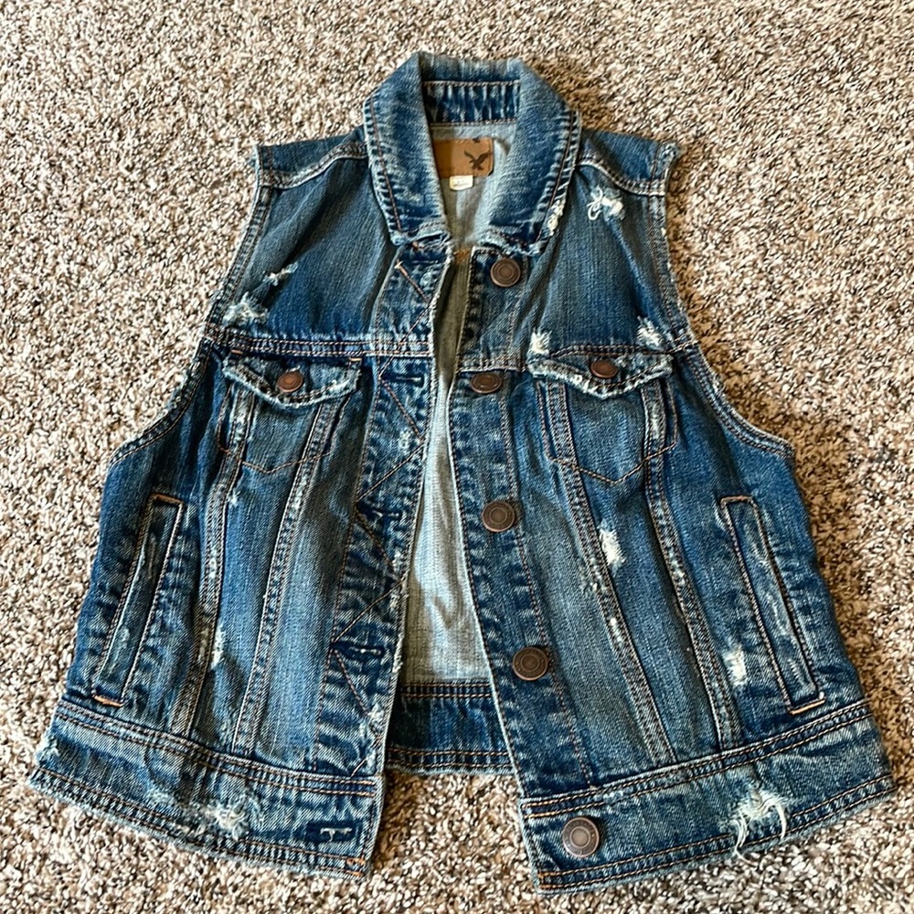 American eagle distressed jean jacket vest. Size small. Never worn